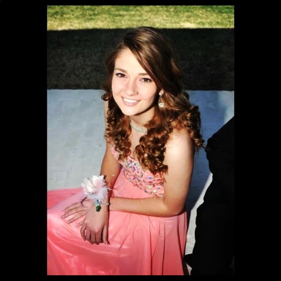 Prom/Formal dress - Picture 2 of 3